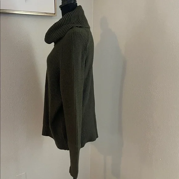 Market & Spruce Forest Green Turtleneck Sweater - Picture 7 of 8